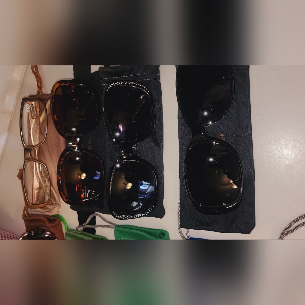 Lot of 3.50 JM readers plus four pair of bifocal sunglasses and bags